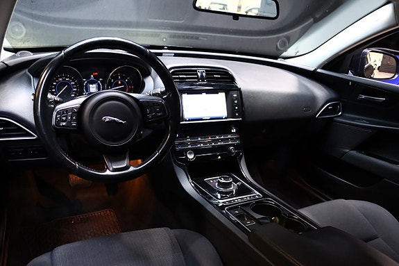 Jaguar XE 16 of 28