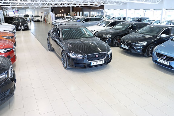 Jaguar XE 3 of 28