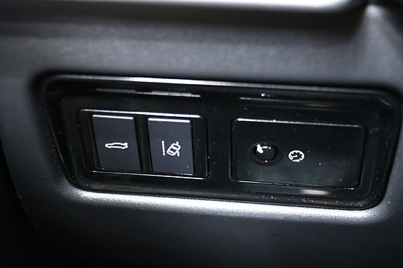 Jaguar XE 24 of 28