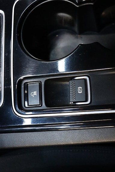 Jaguar XE 23 of 28