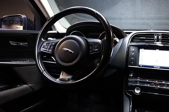 Jaguar XE 18 of 28