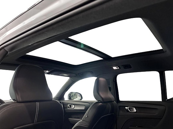 Volvo XC40 10 of 18