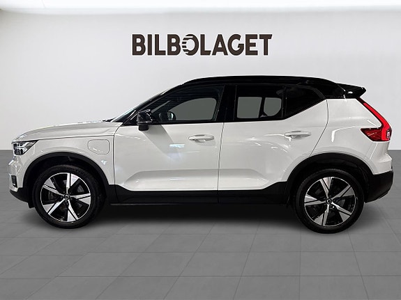 Volvo XC40 2 of 5