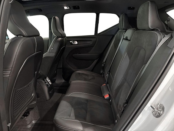 Volvo XC40 7 of 18