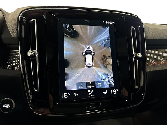 Volvo XC40 17 of 18