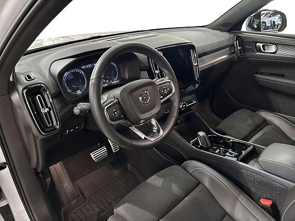 Volvo XC40 6 of 18