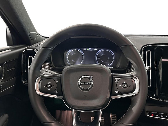 Volvo XC40 9 of 18