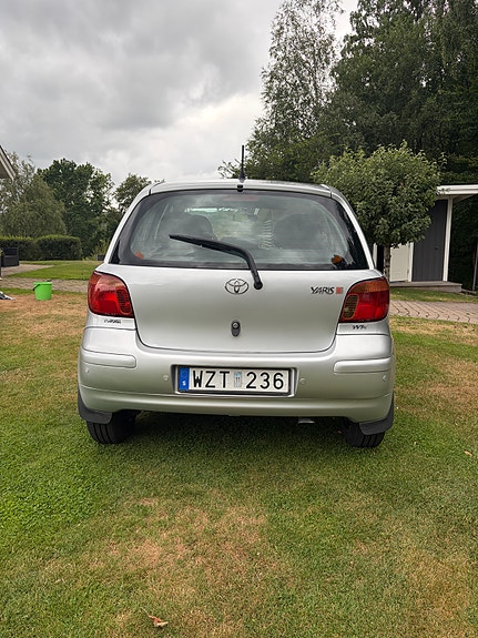 Toyota Yaris 5 of 5