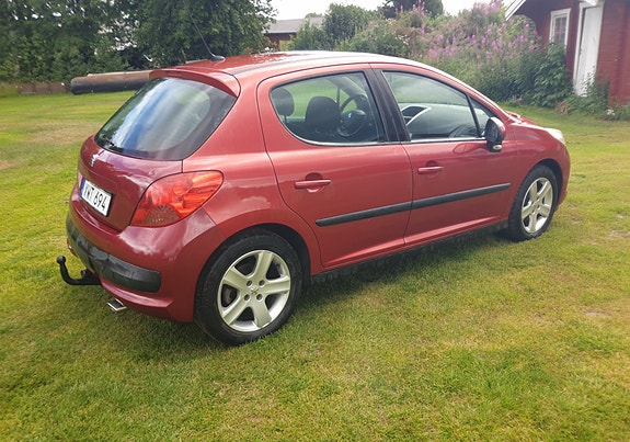 Peugeot 207 2 of 5
