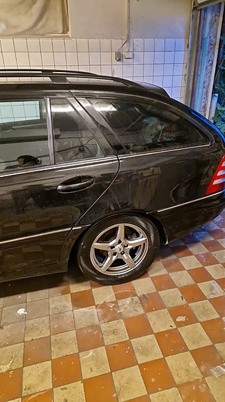 Mercedes-Benz C200 5 of 5