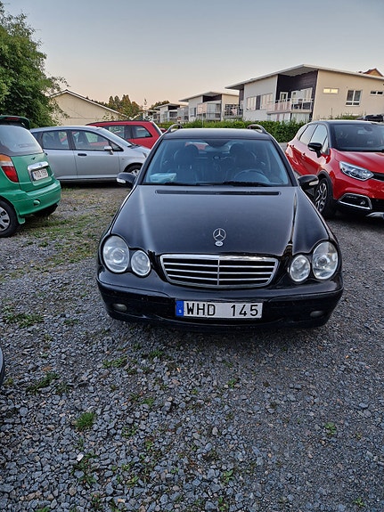 Mercedes-Benz C200 10 of 10