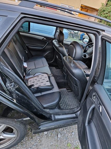 Mercedes-Benz C200 9 of 10