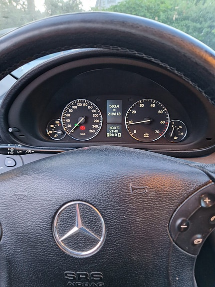 Mercedes-Benz C200 6 of 10