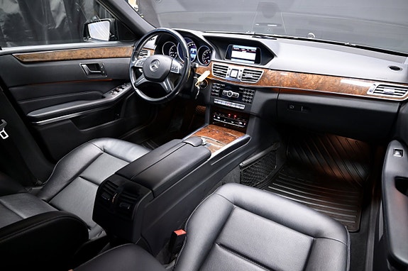 Mercedes-Benz E350 13 of 24