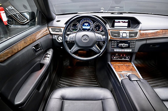 Mercedes-Benz E350 16 of 24