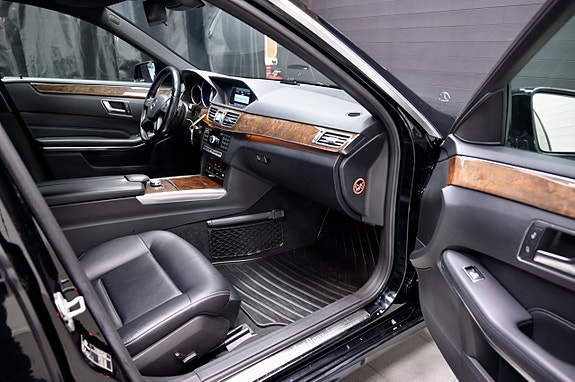 Mercedes-Benz E350 11 of 24