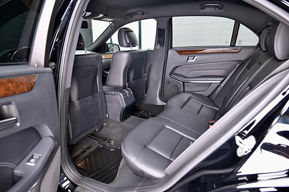 Mercedes-Benz E350 10 of 24
