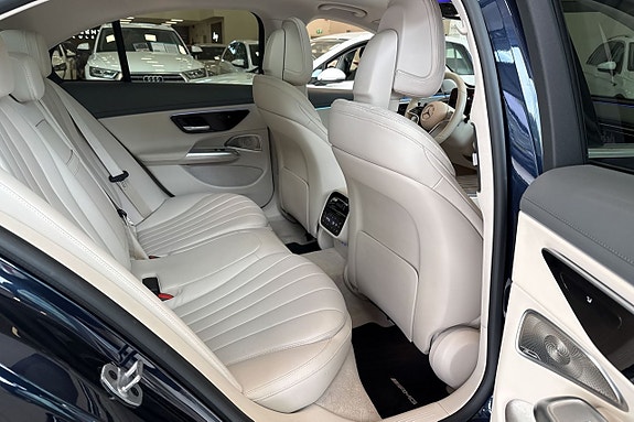 Mercedes-Benz E300 e 11 of 30