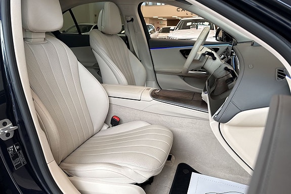 Mercedes-Benz E300 e 10 of 30