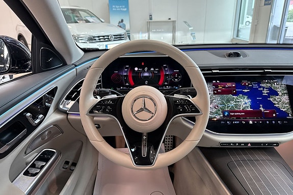 Mercedes-Benz E300 e 12 of 30