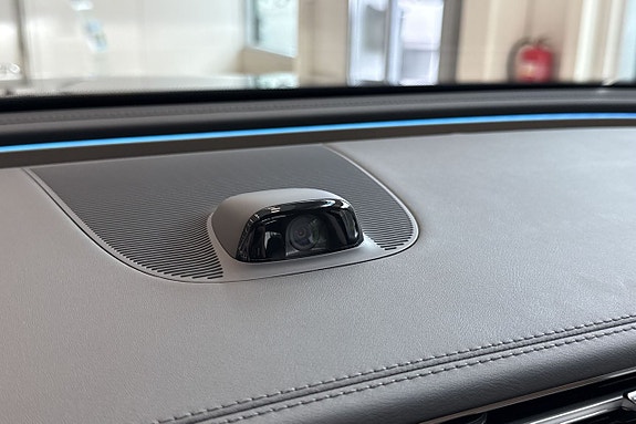 Mercedes-Benz E300 e 25 of 30