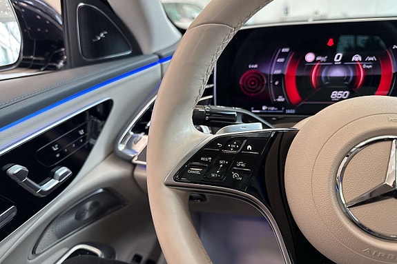 Mercedes-Benz E300 e 26 of 30