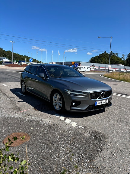 Volvo V60 2 of 5