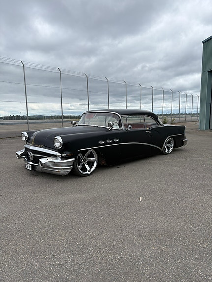 Buick Riviera 3 of 8