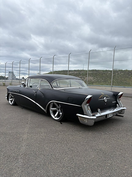 Buick Riviera 4 of 8