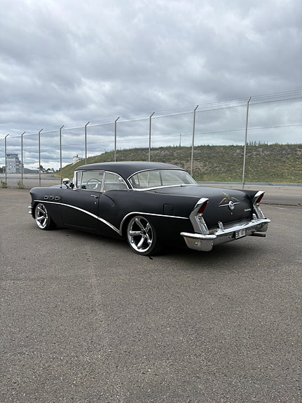 Buick Riviera 2 of 8
