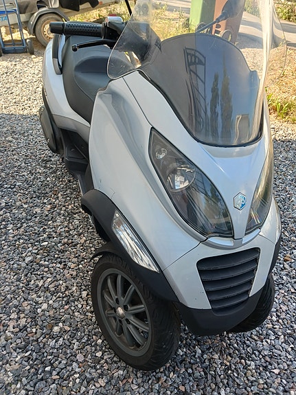 Piaggio MP3 250 LT 2 of 10
