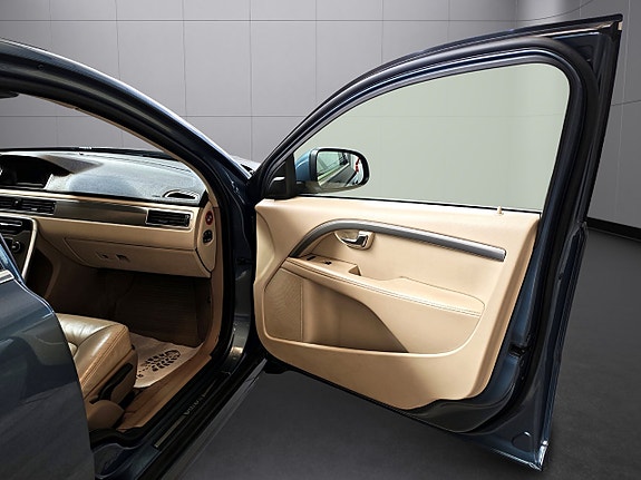 Volvo V70 14 of 26
