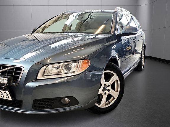 Volvo V70 2 of 5