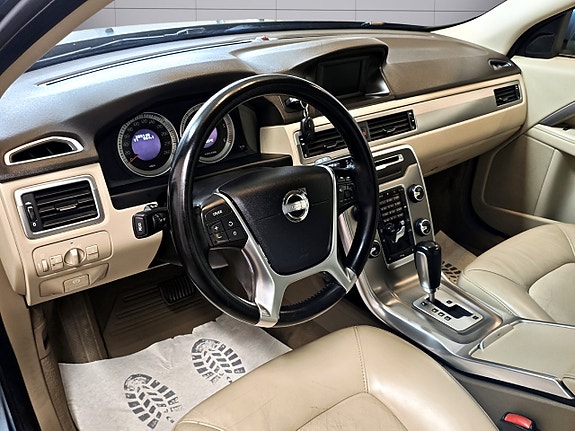 Volvo V70 12 of 26