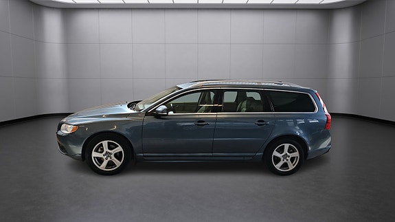 Volvo V70 3 of 5