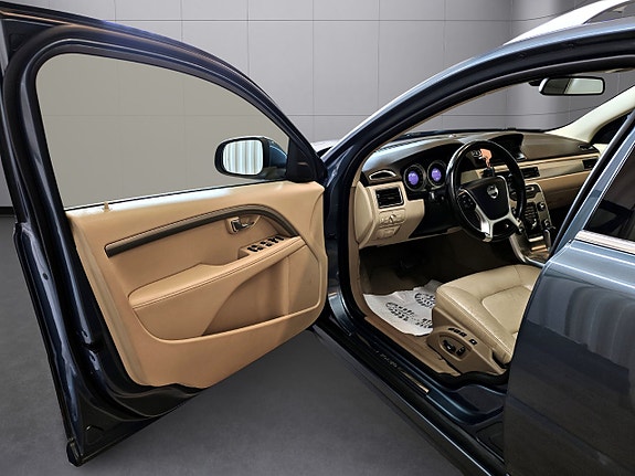 Volvo V70 11 of 26