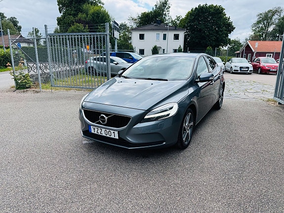 Volvo V40 2 of 5