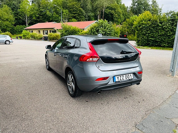 Volvo V40 4 of 5