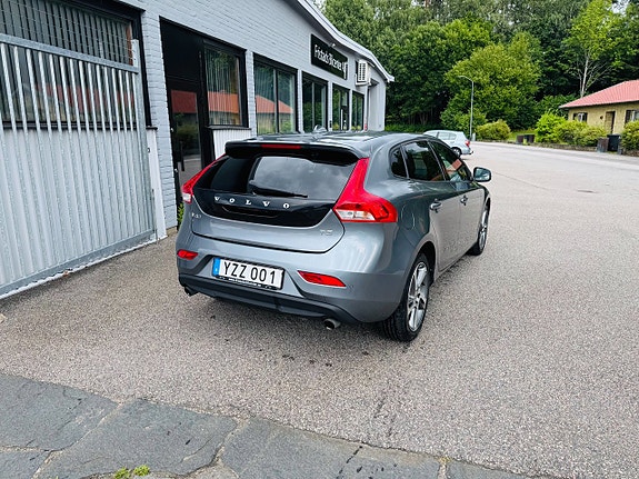 Volvo V40 3 of 5