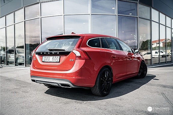 Volvo V60 2 of 5