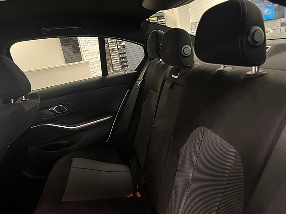 BMW 330e 6 of 9