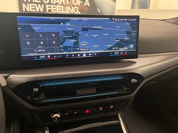 BMW 330e 4 of 5