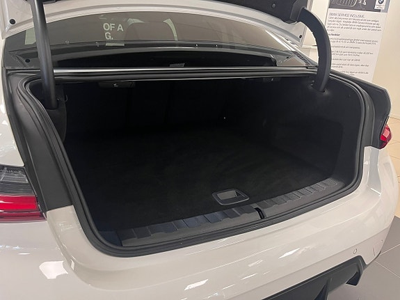 BMW 330e 7 of 9