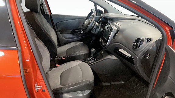 Renault Captur 3 of 5