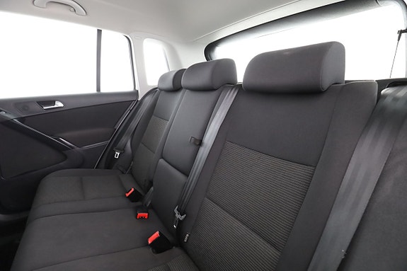 Volkswagen Tiguan 14 of 30