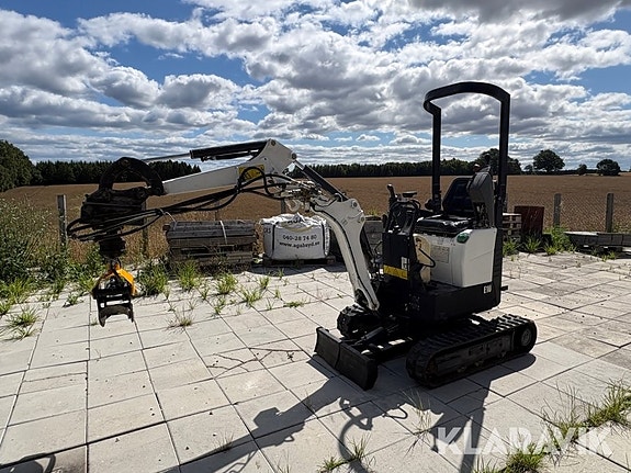 Grävmaskin Bobcat E10 med grip och 4st skopor