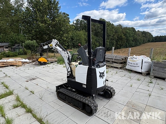 Grävmaskin Bobcat E10 med grip och 4st skopor 3 of 5