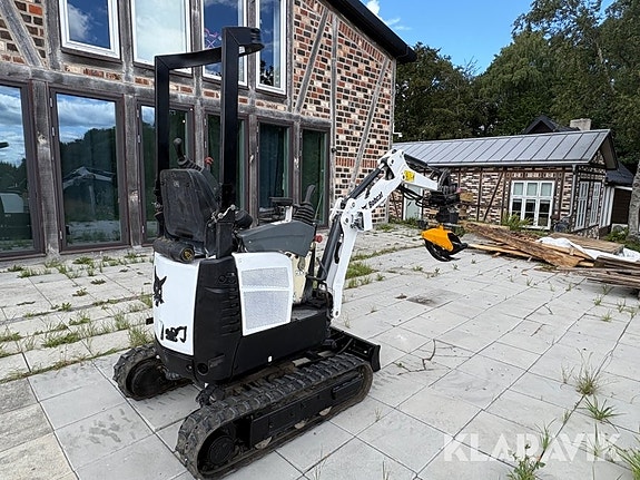Grävmaskin Bobcat E10 med grip och 4st skopor 5 of 5