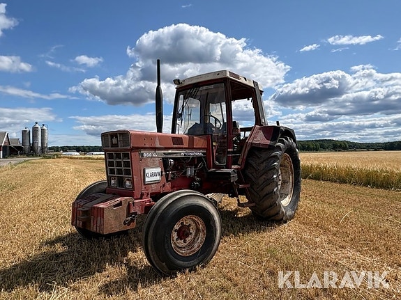 Traktor International 956XL