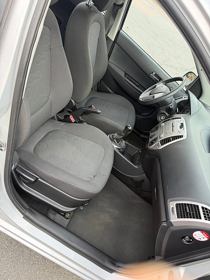 Hyundai i20 8 of 17